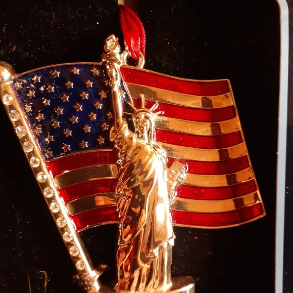 STUNNING NEW IN BOX Regent Square Patriotic 3" Ornamebt with European Crystals. - Picture 2 of 3
